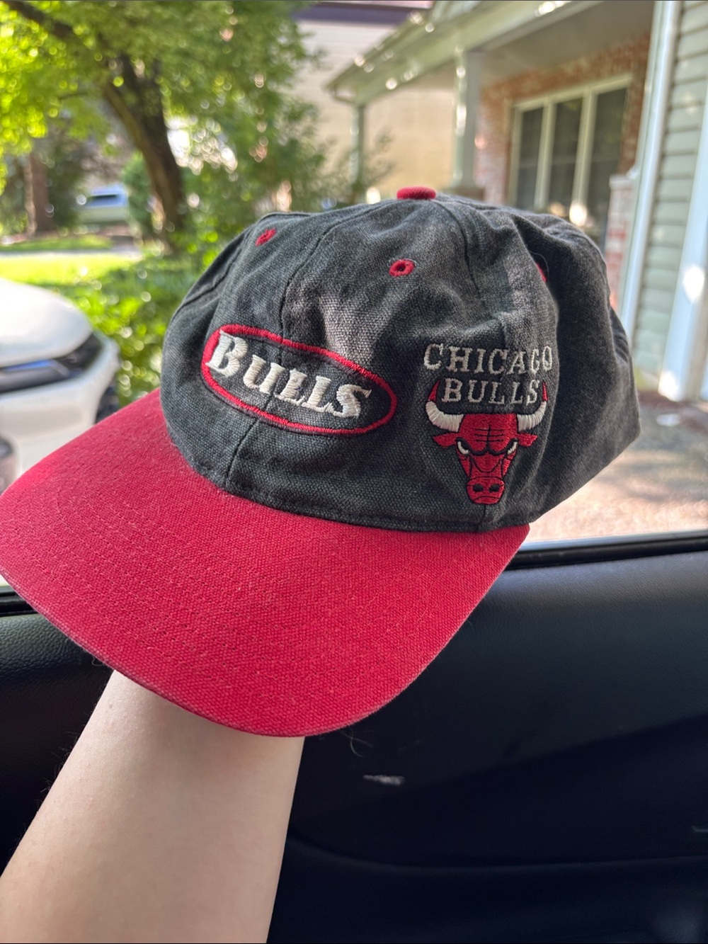 Chicago Bulls Red and Black Classic Logo Baseball Cap 1990s twins enterprise
